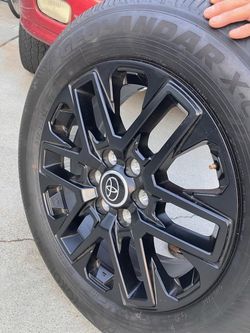 factory OEM 20-inch gloss/satin black alloy rim from a Toyota Tundra (fits 2022–2026 models and the Toyota Sequoia), fitted with a Yokohama Geolandar 