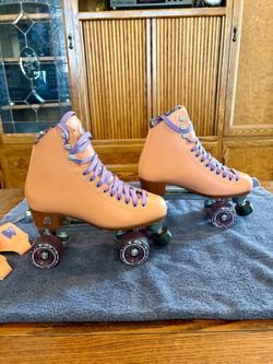 Moxi Beach Bunny Peach Roller Skates – Size 7