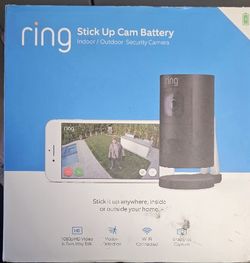 Ring Stick Up Cam Pro /w 2 Batteries And Solar Panel