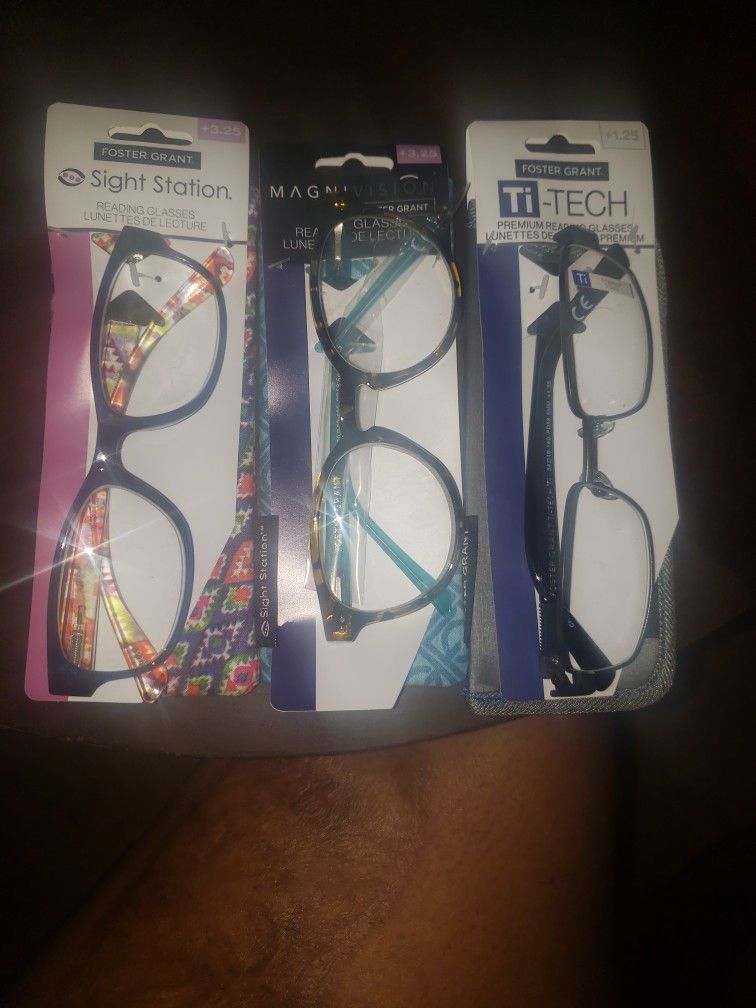 Foster Grant Reading Glasses w/cases