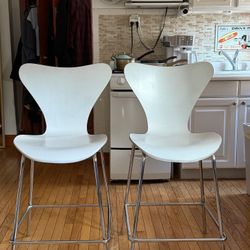 Set Of 2 White bentwood counter stools with chrome frames.