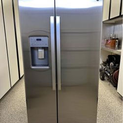 Refrigerator Ge Profile Counter Depth NEW