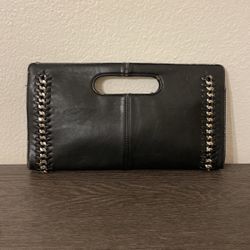 Large Black Clucth