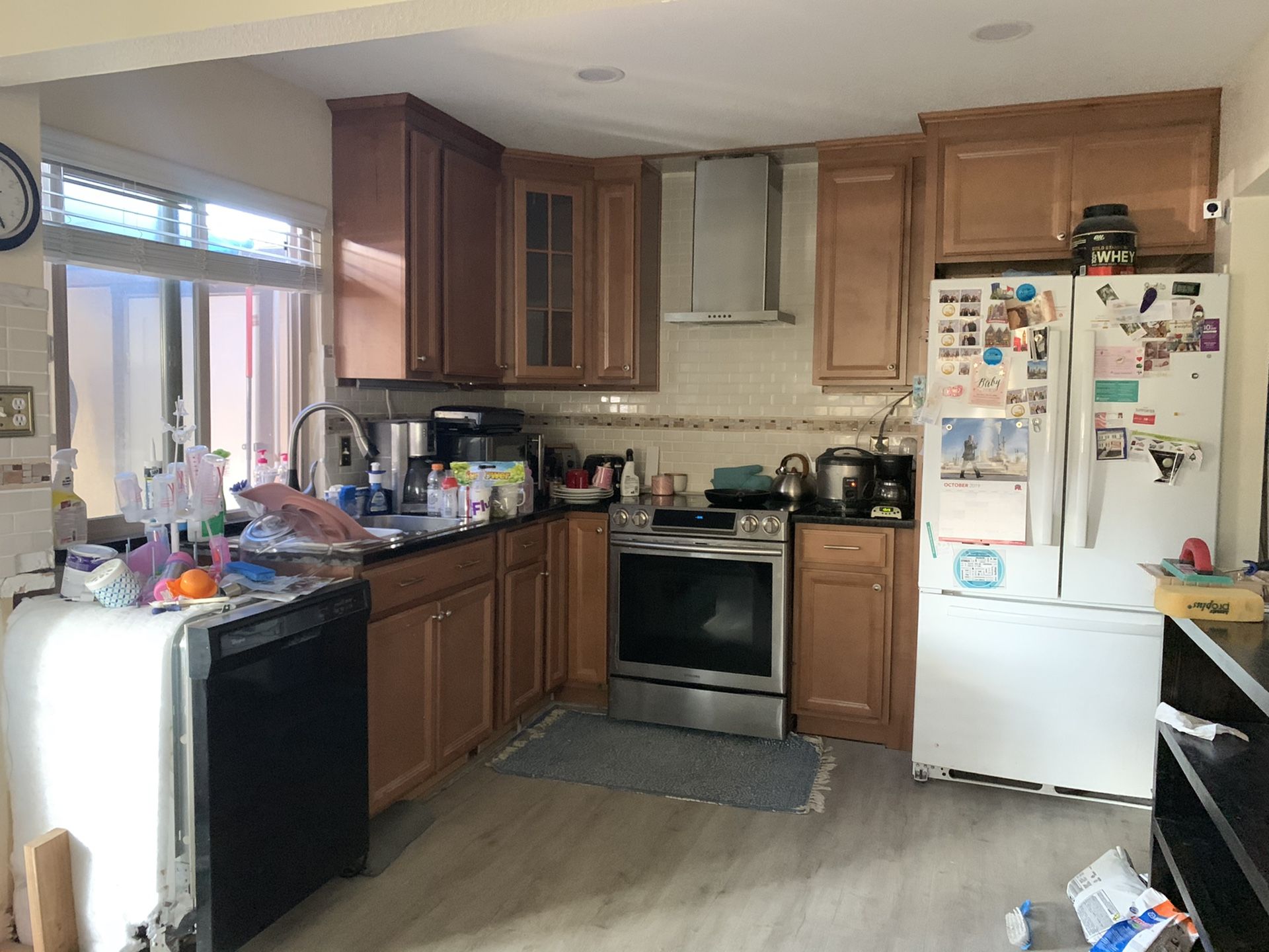 Very beautiful maple kitchen cabinets, still in great condition. Selling it all for $800. All you need to do is pick them up. It will come with a wh