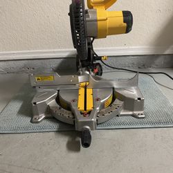 Dewalt 10”Compound Miter Saw