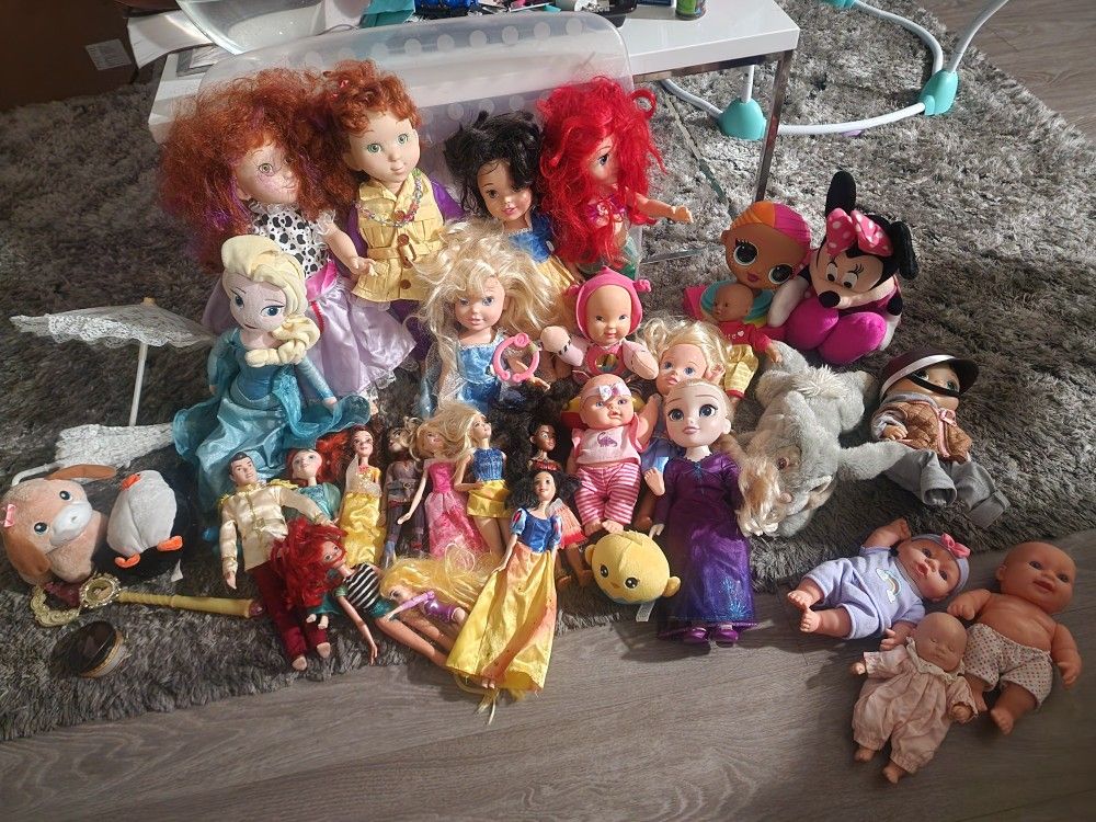 20+ Dolls