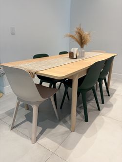 Extendable dining table 6 to 8 seats