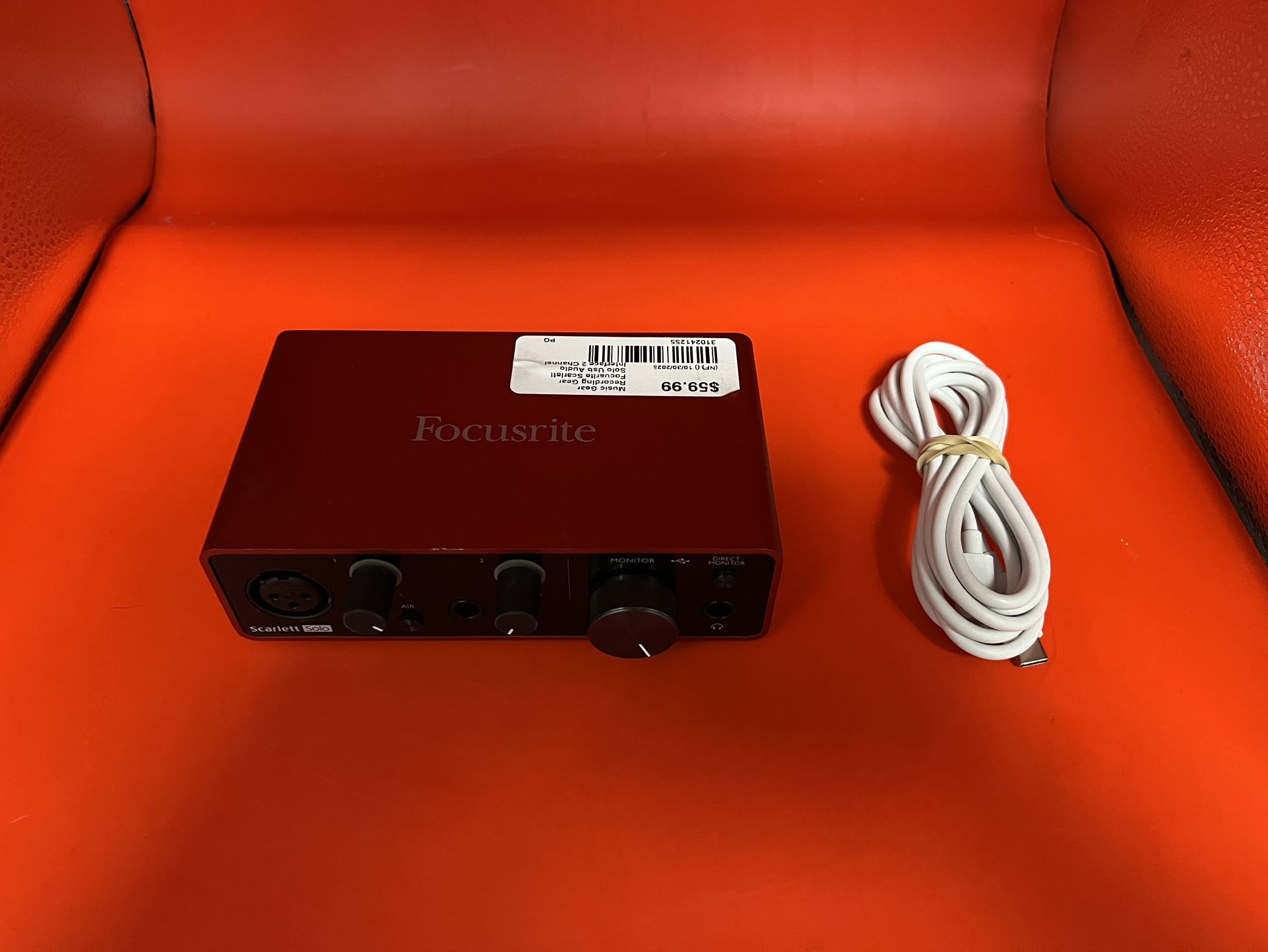 Focusrite Scarlett Solo 4th Gen w/ Cords
