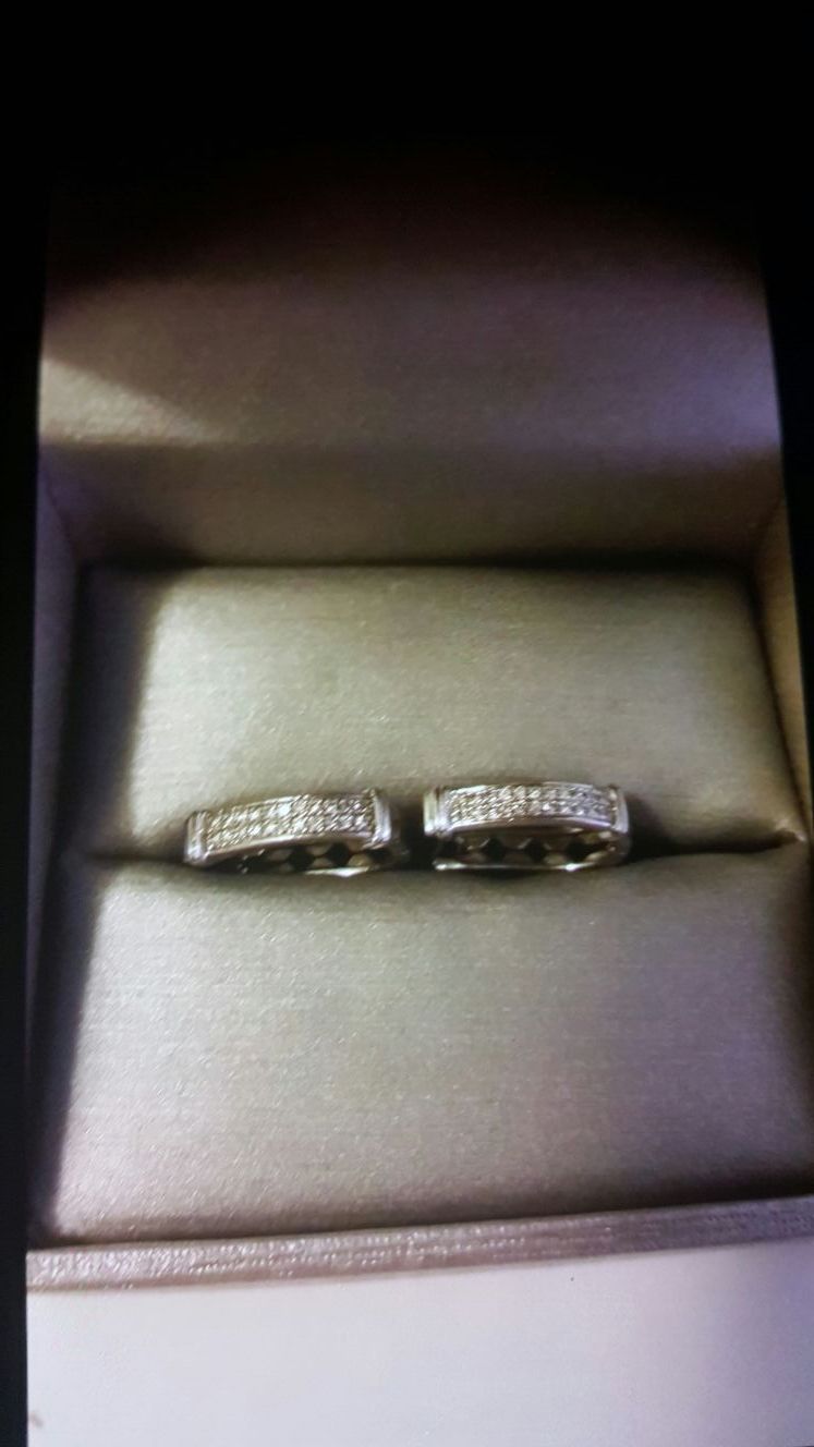 Zales hoop earrings