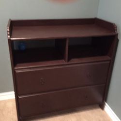 ELEGANT, CLASSIC BABY CHANGING TABLE - $100 Newbury Park)
