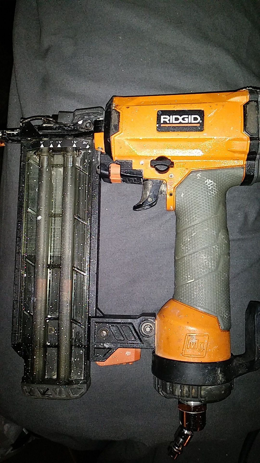 Rigid air nail gun