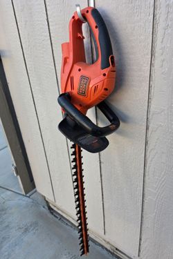BLACK+DECKER 22" Electric Hedge Trimmer