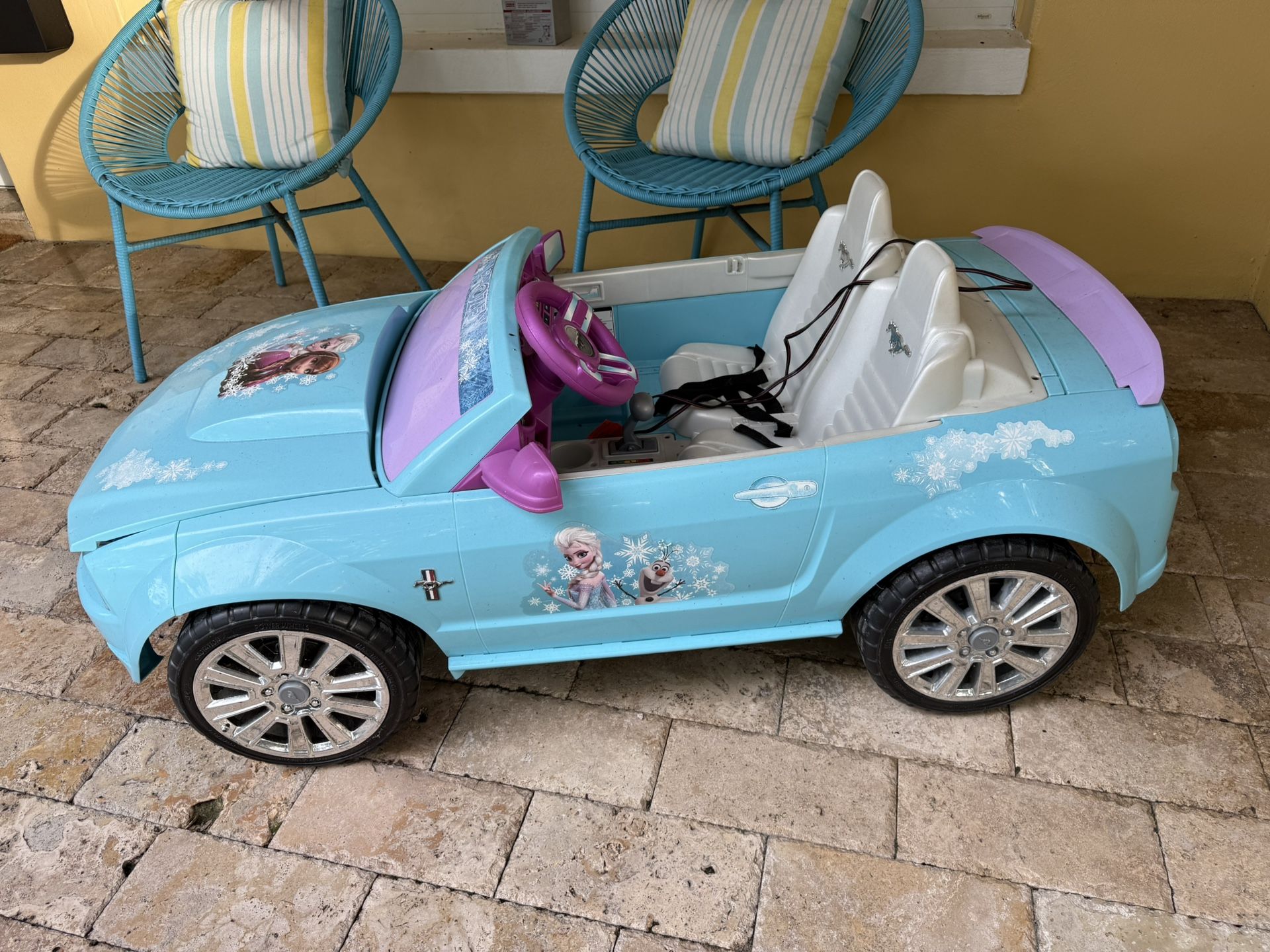 Disney Frozen Ford Mustang 12-Volt Battery-Powered Ride-On: