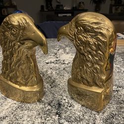 Vintage Wildwood Brass (not plated) Eagle bust bookends. Approximately 7.5” tall with a weight of 3 lbs each piece. Very nice statement piece for the 