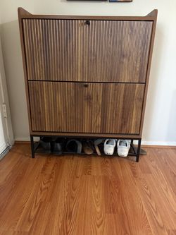 Shoe cabinet