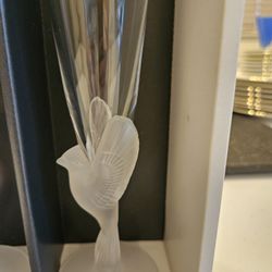 SASAKI CHAMPAGNE FLUTES GLASSES FLOSTED GLASS DOVE BASE 9 1/2 IN