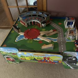 Train Table IMAGINARIUM  And Thomas Stations With Over 50 Thomas Tracks 