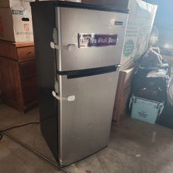 Mini Fridge 4.5 Cu Ft