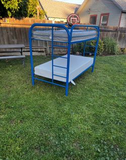 TWIN BUNK BED
