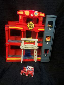 Fire Station Playset with Toy Fire Truck