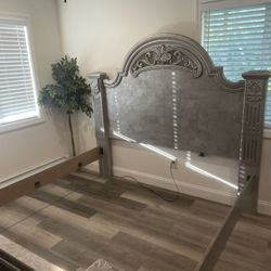 King Ashley, Dresser W/Mirror, Nightstand & Chest And Bed Post