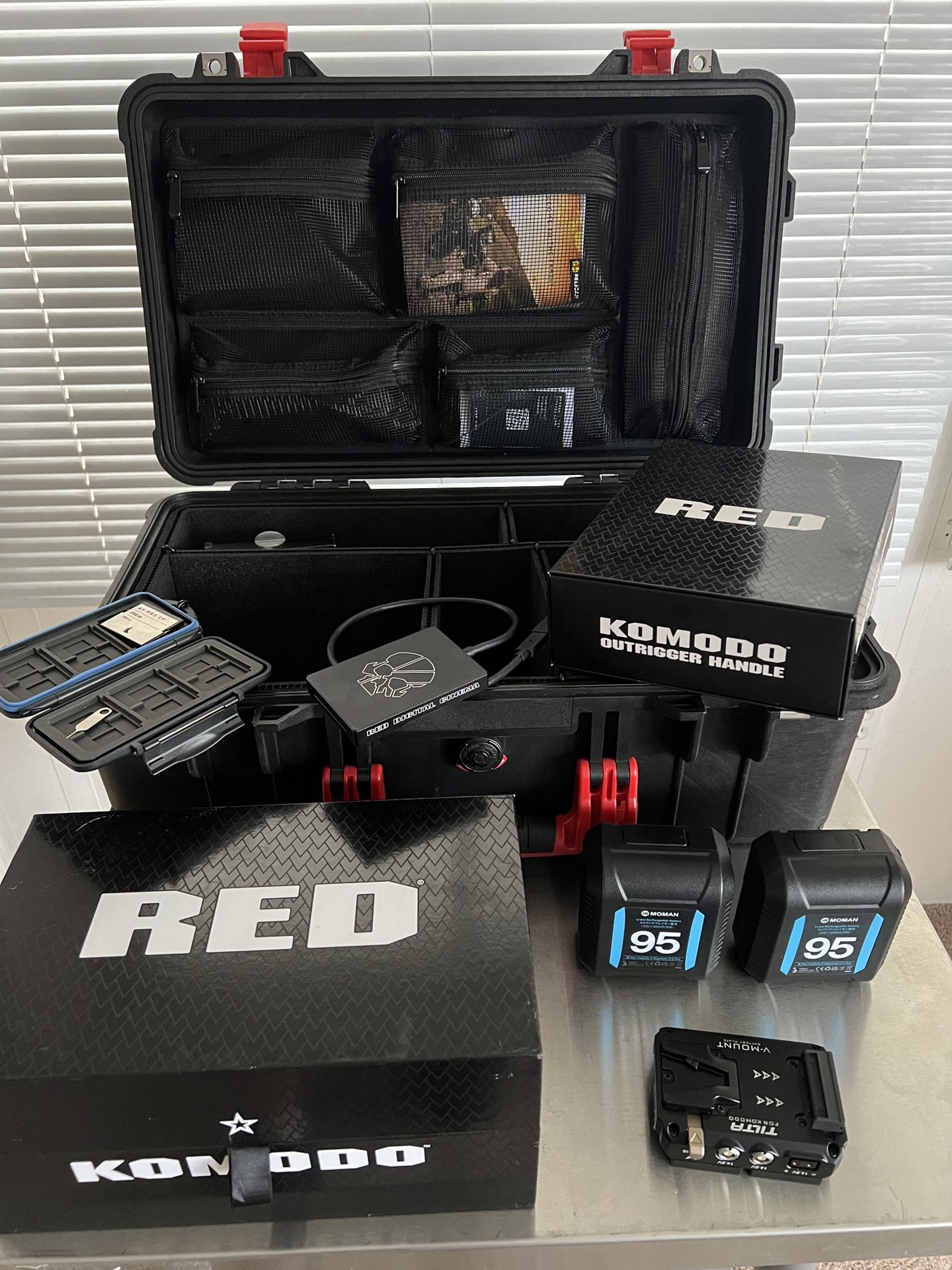 *NEW* RED KOMODO 6K Camera Package with Accessories (Canon RF/EF)