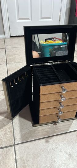 Gold Mini jewelry vanity