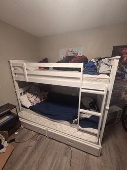 Bunk bed with pull out Trundle