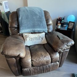 Brown Leather Recliner – Excellent Condition, Ultra Comfortable