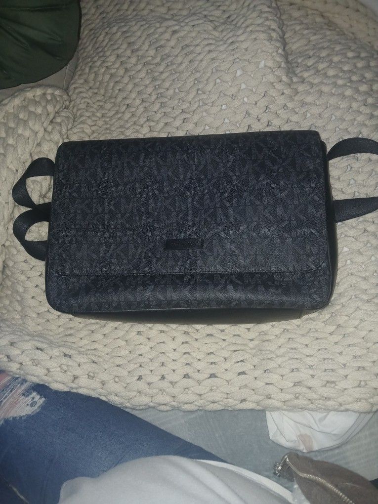 Michael Kors Messenger Bag