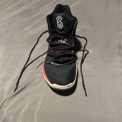 Kyrie 5 “Friends” Basketball Shoes