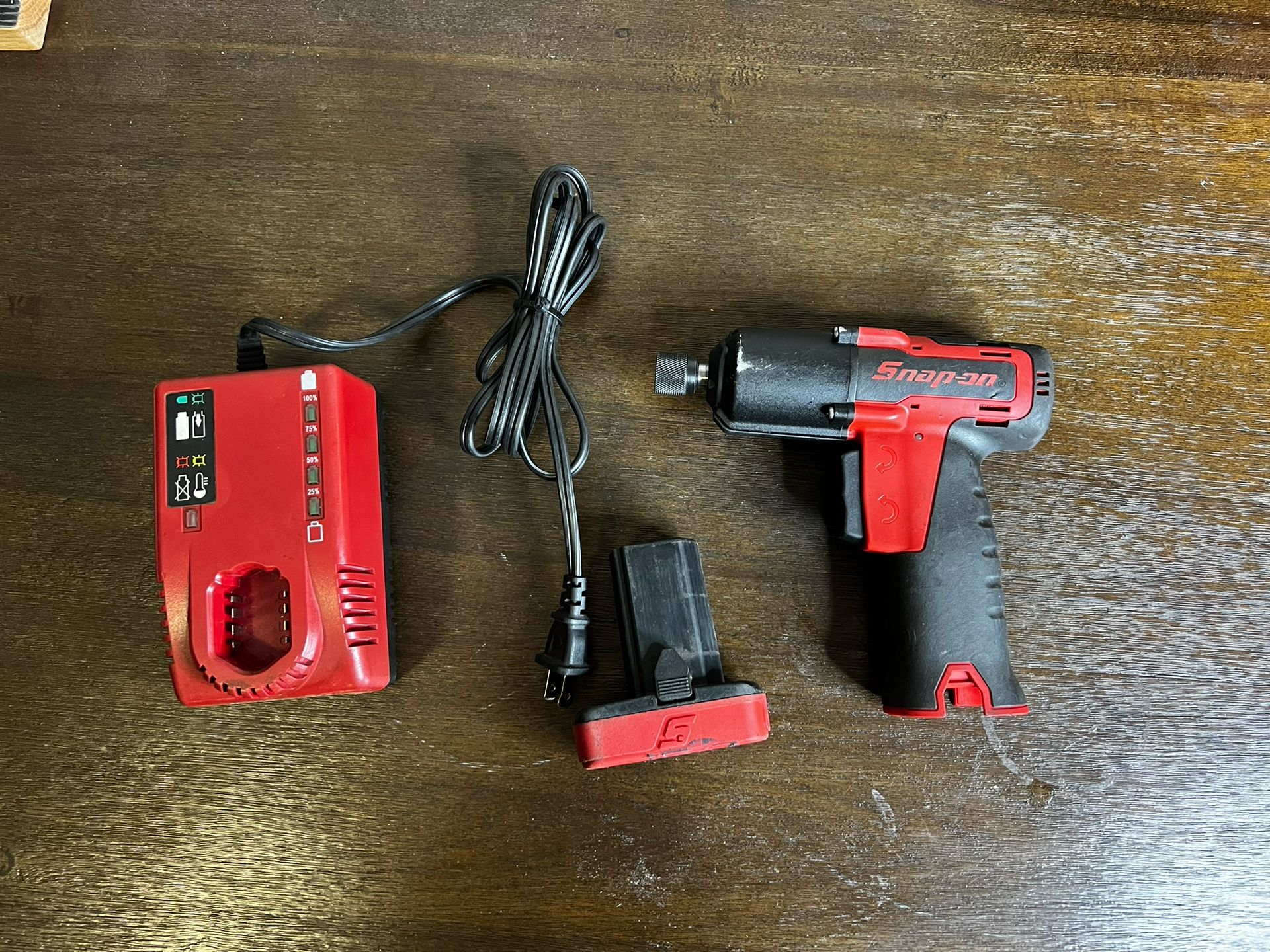 Snap-On 1/4" Hex Cordless Screwdriver - 14.4v - CT761AQC - Red