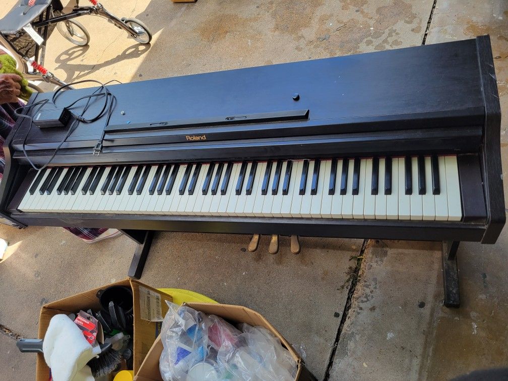 Digital Roland Piano RP401R