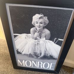 Large And Small Pictures Of Marilyn Monroe