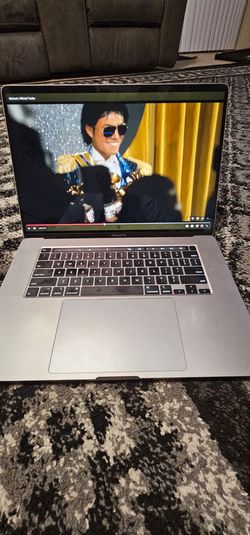 2019 APPLE MACBOOK PRO i9 A2141