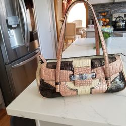 GUESS. HAND BAG  NICE