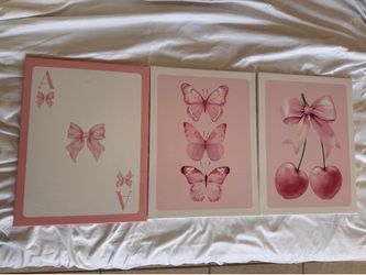 Set of pink and white wall art