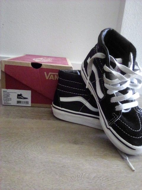 $20 Black And White Vans