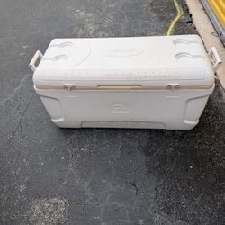 Large Igloo Cooler