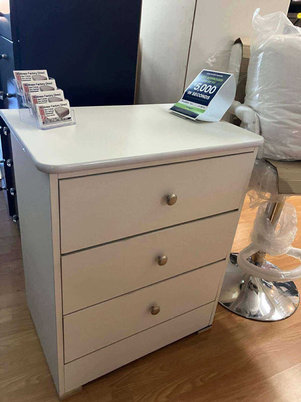 D. 3 Drawers Nightand🤩