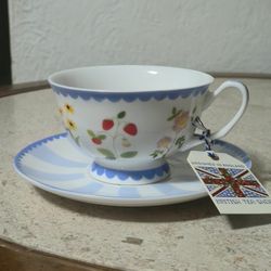 Design in England British Tea Shop Flower Tea Cup & Saucer Set with Tag Beautiful
