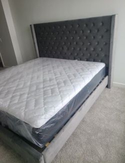 Queen Bed Frame With Mattress 