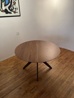 Round Walnut Dining Table – Mid Century Modern / Scandinavian – Seats 4