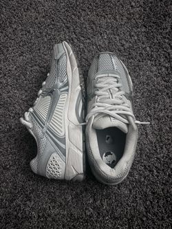 Gray Nike Vomero 5 • Size 10.5