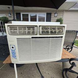 Frigidaire AC Unit. 8k BTU   