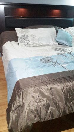 King size lit bookcase shelf headboard ,memory foam mattress and bed speak with match pillow cases n throw pillow