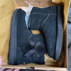 KOOLABURRA UGGS WOMEN SIZE 5