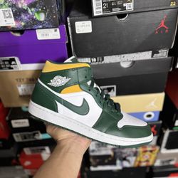 Jordan 1 Mid Sonic’s size 11 VNDS