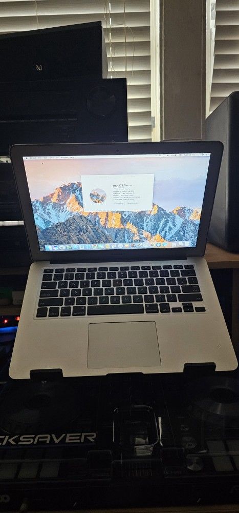 Macbook Air 2014. 13 Inch. Dual Core i5.256 256 GB Of Storage.