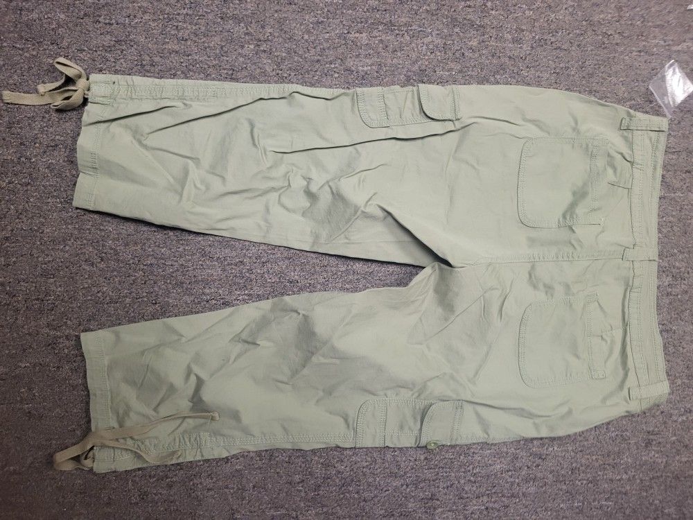 Women's 6 Faded Glory cargo capri pants, brand new with tags Lot 08